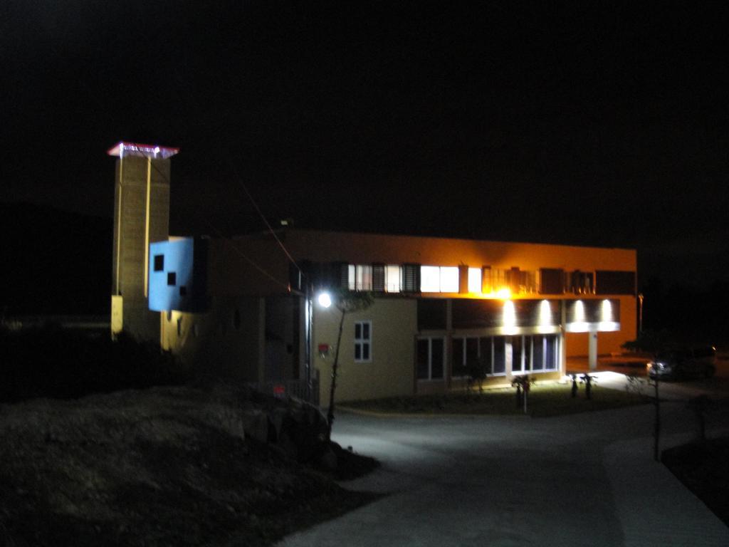 Geomunoreum Hostel Jeju Eksteriør billede