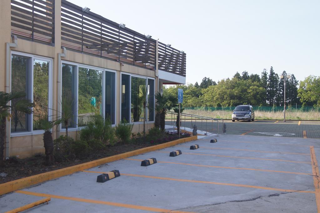 Geomunoreum Hostel Jeju Eksteriør billede