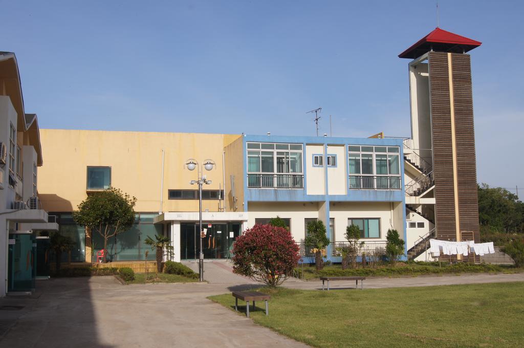 Geomunoreum Hostel Jeju Eksteriør billede