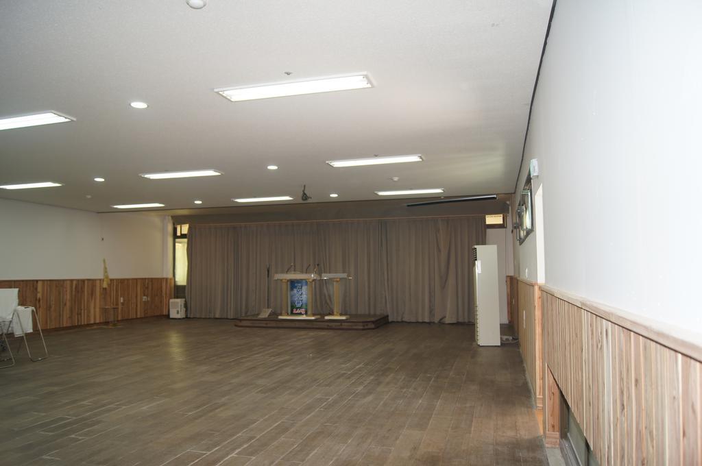 Geomunoreum Hostel Jeju Eksteriør billede