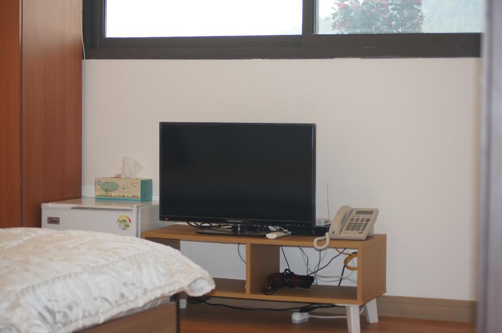 Geomunoreum Hostel Jeju Eksteriør billede