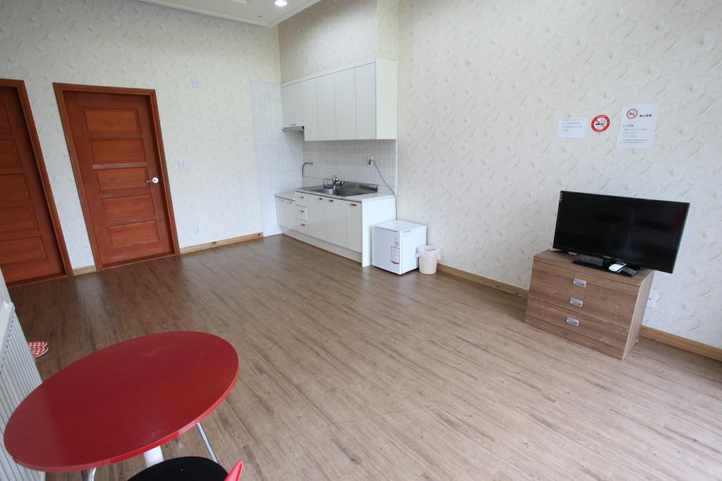 Geomunoreum Hostel Jeju Eksteriør billede